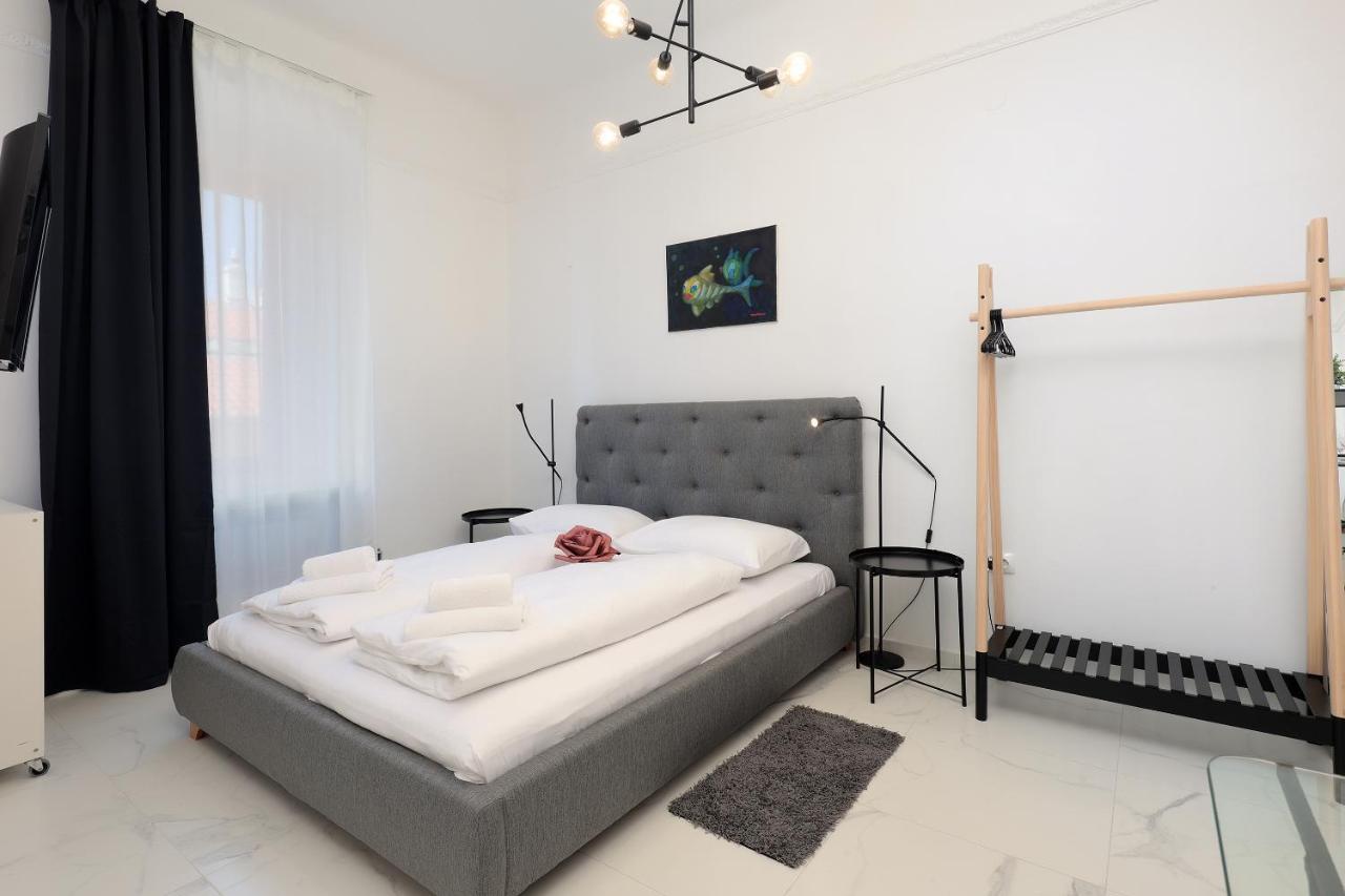Apartments Luan غييكا المظهر الخارجي الصورة